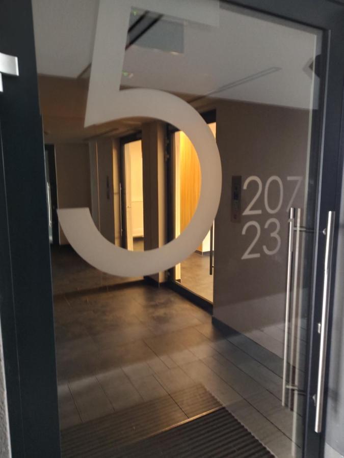 Uroczy Apartament Z Miejscem Na Auto W Garazu Lägenhet Warszawa Exteriör bild