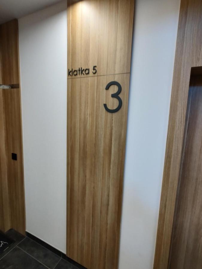Uroczy Apartament Z Miejscem Na Auto W Garazu Lägenhet Warszawa Exteriör bild