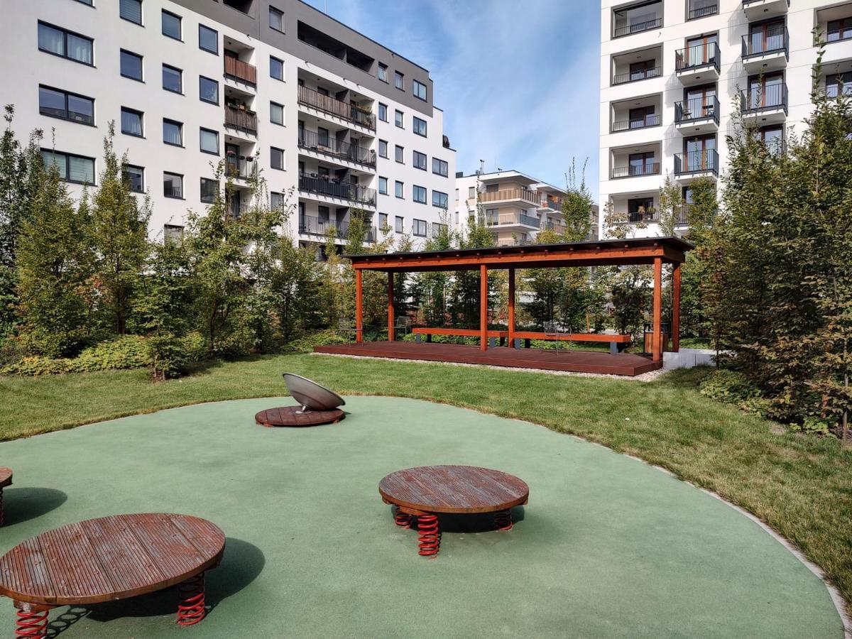 Uroczy Apartament Z Miejscem Na Auto W Garazu Lägenhet Warszawa Exteriör bild