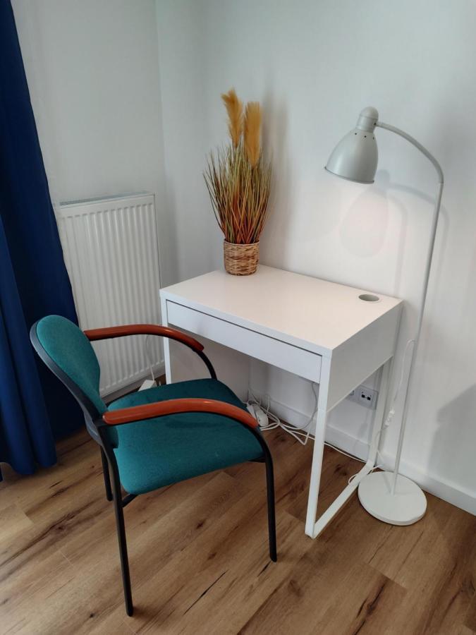 Uroczy Apartament Z Miejscem Na Auto W Garazu Lägenhet Warszawa Exteriör bild