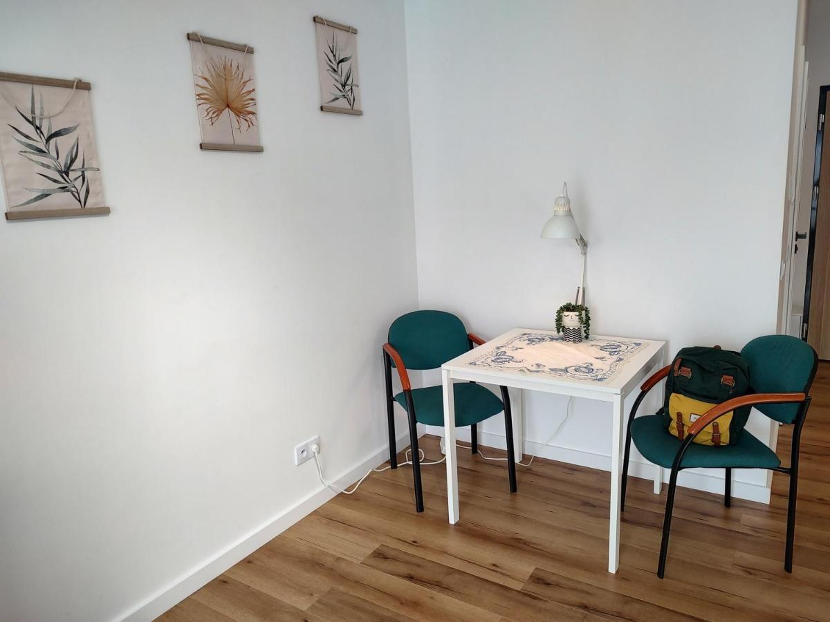 Uroczy Apartament Z Miejscem Na Auto W Garazu Lägenhet Warszawa Exteriör bild